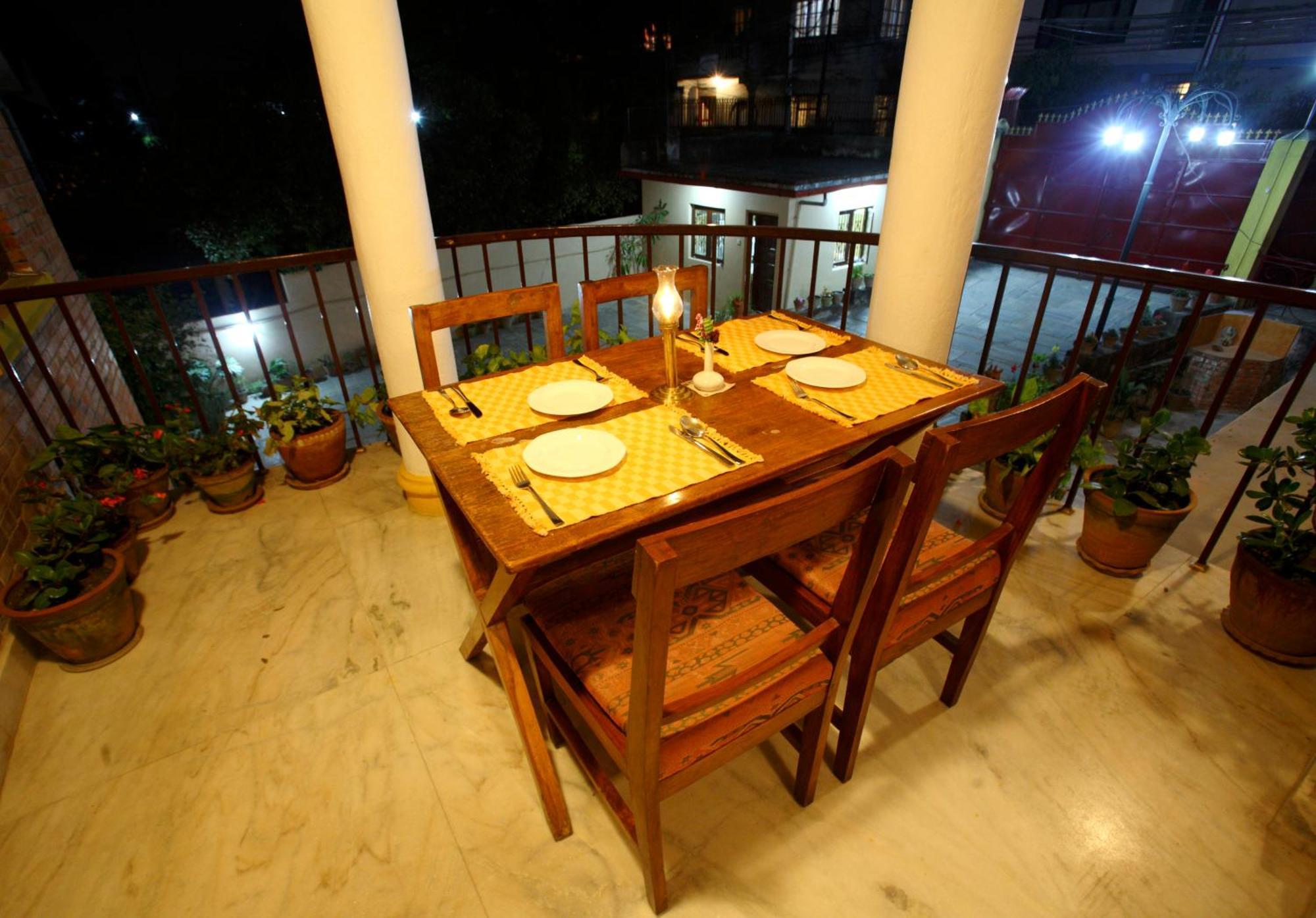 Royal Astoria Hotel Kathmandu Esterno foto