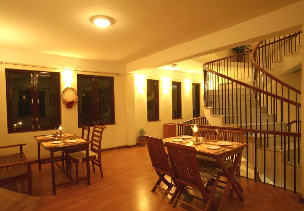 Royal Astoria Hotel Kathmandu Esterno foto