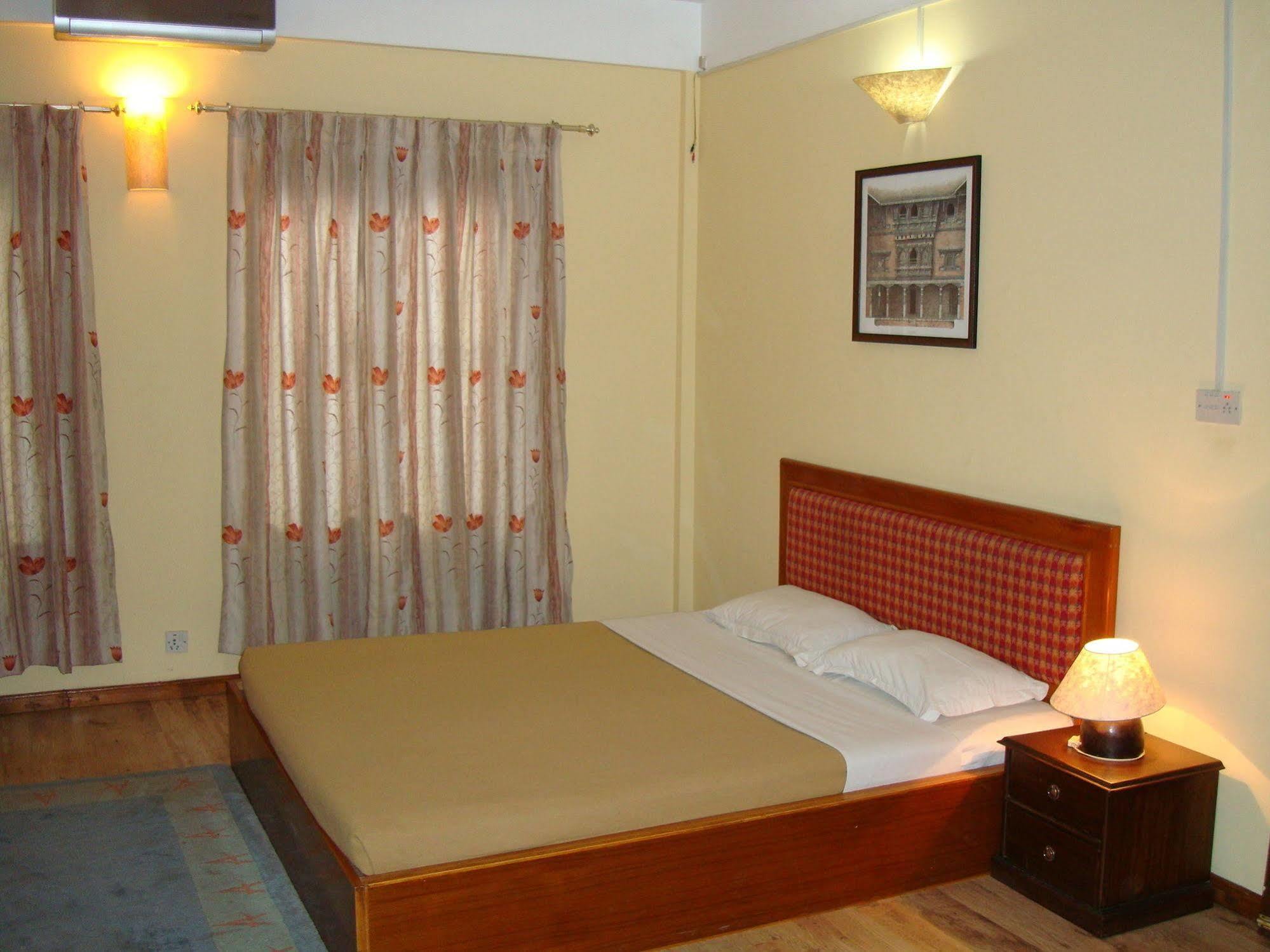 Royal Astoria Hotel Kathmandu Esterno foto