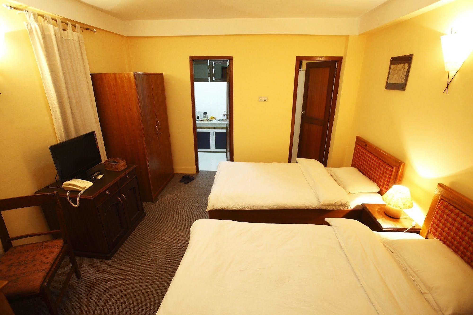 Royal Astoria Hotel Kathmandu Esterno foto